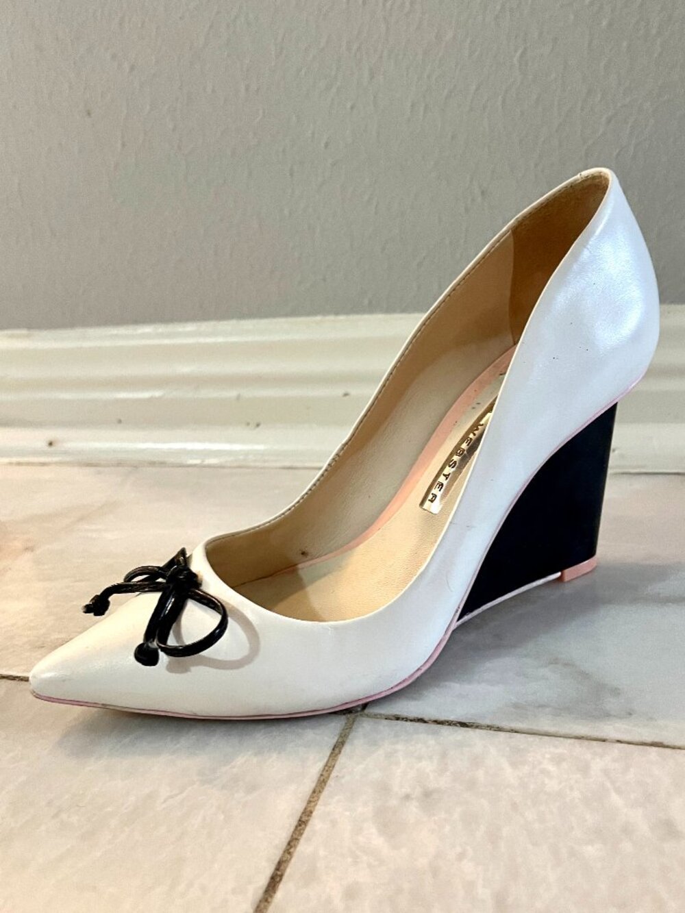 Auth Sophia Webster white leather black Bow Wedge Pump 5